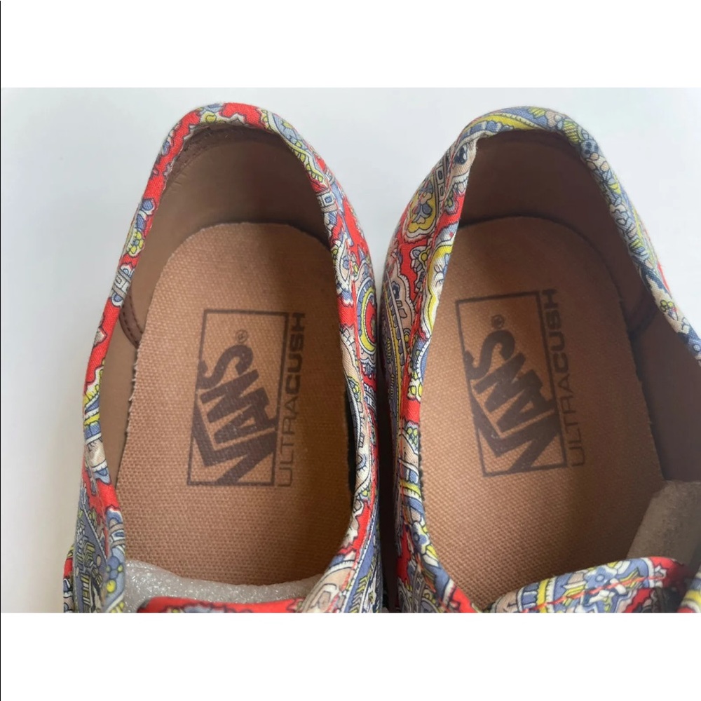 Vans Womens Size 6.5 Red/Blue Paisley Print Low Top Shoes - Picture 6 of 7